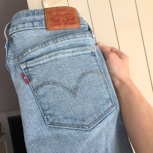 Levi’s 711 skinny jeans size 27